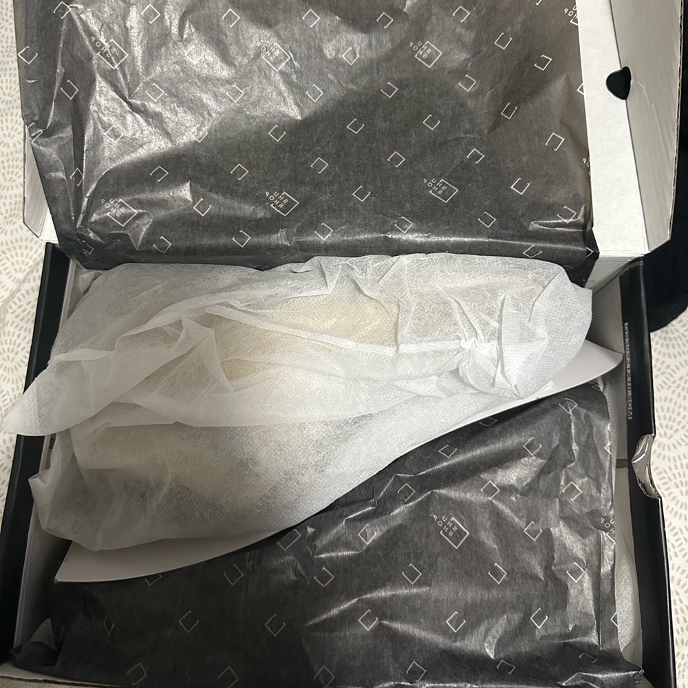 Tan/cream Shushop shoes